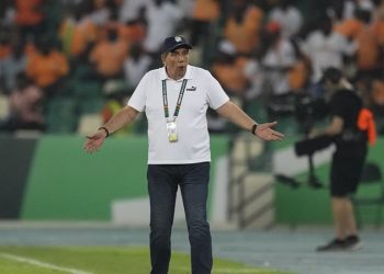 كوت ديفوار تقيل مدرب منتخبها قبل ساعات من تحديد مصيره في كأس إفريقيا