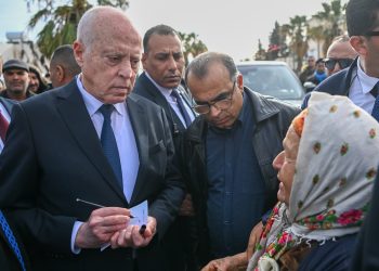 رئيس الجمهورية يتعهد بتركيز جهاز سكانار بمستشفى سليانة