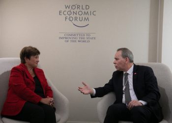 رئيس الحكومة يُجري محادثات مع ممثلي بعض الدول والمؤسسات المالية الدولية