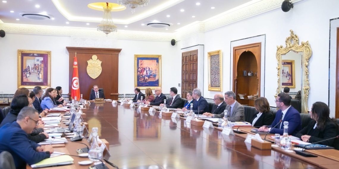 رئيس الحكومة يشرف على الاجتماع الثاني للمجلس الأعلى للإستثمار
