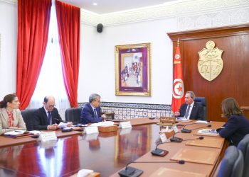 رئيس الحكومة يدعو البنك المركزي للتصدي لظاهرة تحويل الأموال الخارجية المشبوهة