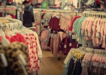 دعوة إلى منح تخفيضات تلقائية على ملابس الأطفال