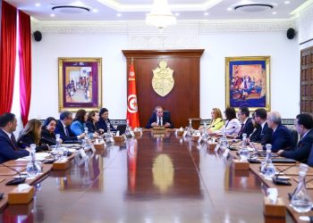 رئيس الحكومة يدعو الى تحفيز الفاعلين على الإنتصاب في فضاءات الأنشطة الإقتصادية