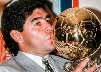 عرض الكرة الذهبية لمارادونا في كأس العالم 1986 للبيع في مزاد