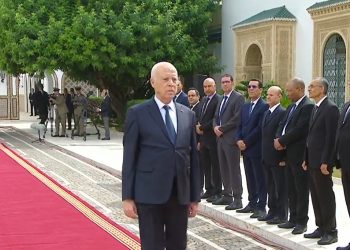 رئيس الدولة يشرف على موكب الاحتفال بالذكرى 68 لانبعاث الجيش الوطني