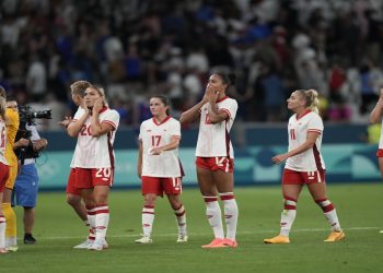 بعد قضية التجسس.. حكومة كندا تعاقب منتخب كرة القدم