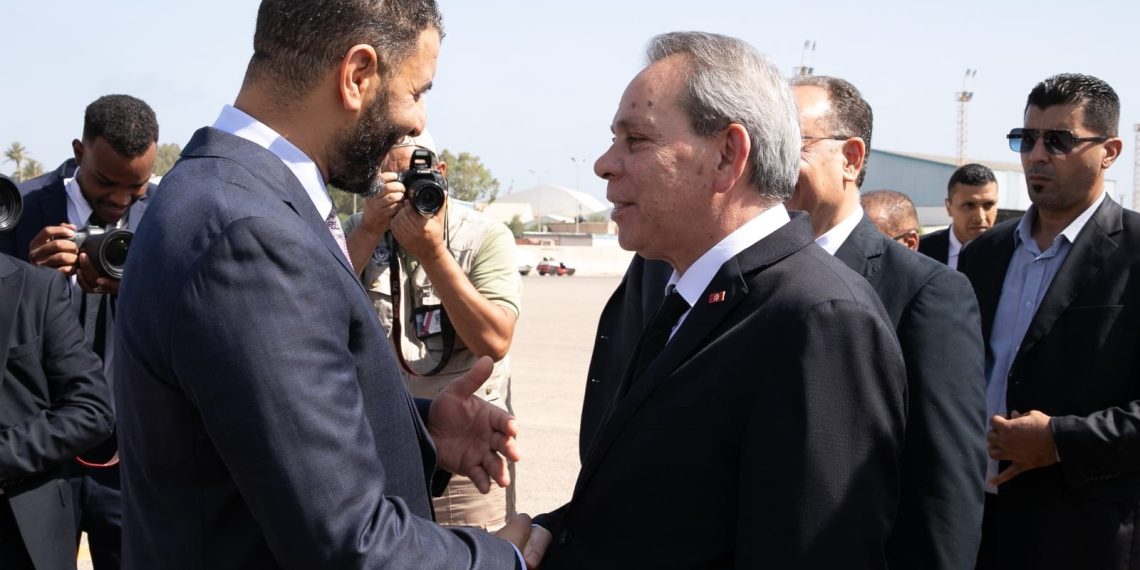 رئيس الحكومة يصل إلى مطار معيتيقة الدولي