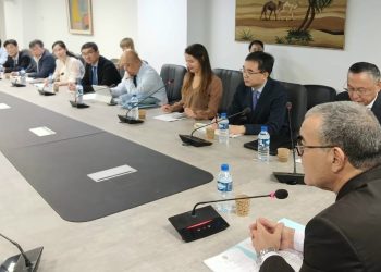 وزير الاقتصاد والتخطيط يجتمع بوفد صيني لبحث تعزيز الشراكة والاستثمارات في قطاع النسيج