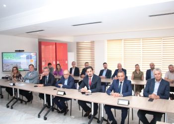 فتح العروض المالية المقدمة لإسناد اجازات الجيل الخامس للهاتف الجوال