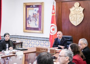 رئيس الحكومة يدعو الى ضرورة مراجعة الإطار التّرتيبي المتعلّق بالصّفقات العموميّة