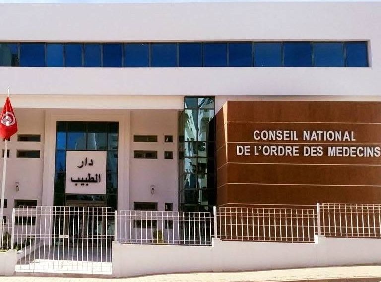 عمادة الأطباء: تعلّيق العمل بالتعريفة الجديدة