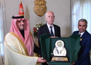 رئيس الجمهورية يتسلّم الدرع التذكاري لمجلس وزراء الداخلية العرب