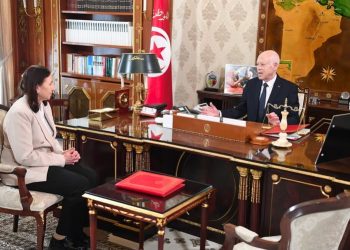رئيس الجمهورية يؤكد ضرورة إعادة هيكلة الإدارات وإلغاء بعضها
