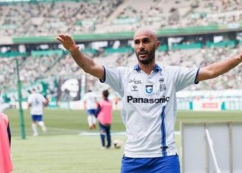 اللاعب التونسي عصام الجبالي يسجل ثنائية في البطولة اليابانية
