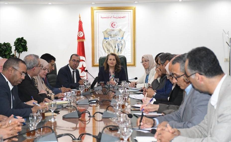 وزيرة الصناعة تُشرف على جلسة عمــل حول مخطّط التنمية 2026-2030