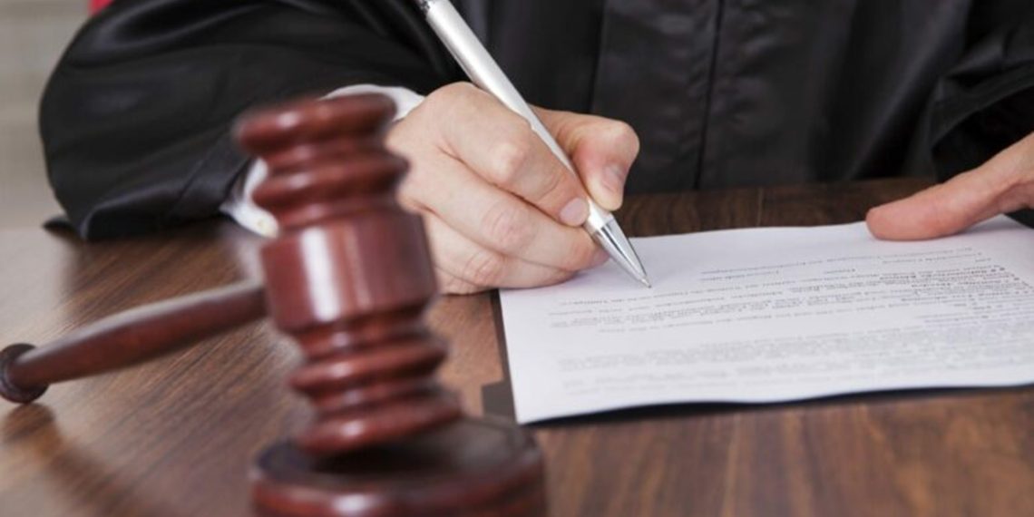 بطاقة جلب في حقّ عدل تنفيذ استولى على أموال من شركة تأمين