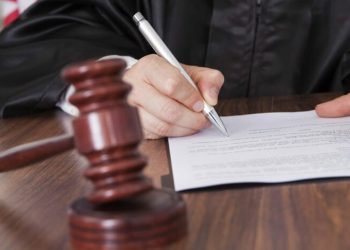 بطاقة جلب في حقّ عدل تنفيذ استولى على أموال من شركة تأمين