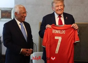 ترامب يتلقى هدية من رونالدو