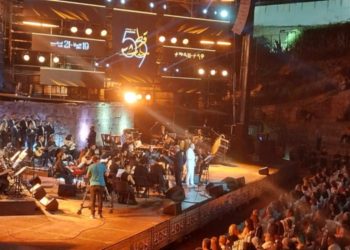 مهرجان قرطاج…انتقادات وحضور جماهيري ضعيف في العرض الافتتاحي «من قاع الخابية”