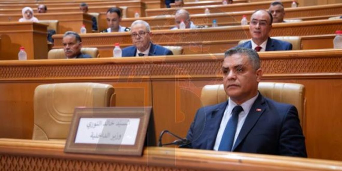 وزير الداخلية : ملف الهجرة غير النظامية “متشعب”