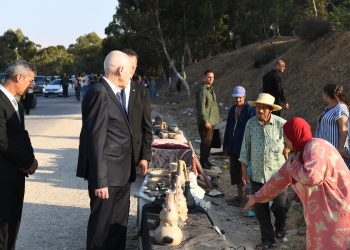 رئيس الجمهورية خلال زيارته إلى سجنان: لابد من العمل اليد في اليد للقضاء على الفقر والفساد