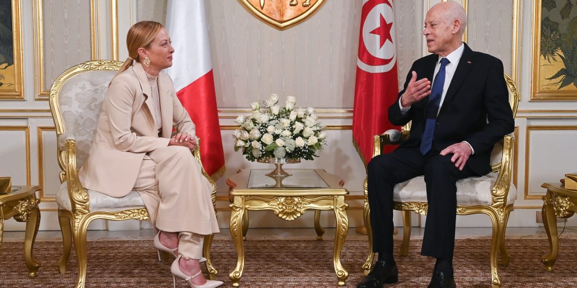 قيس سعيد لميلوني:  “موقفنا ثابت رافض لأن تكون بلادنا مَعْبرا أو مُستقرّا”