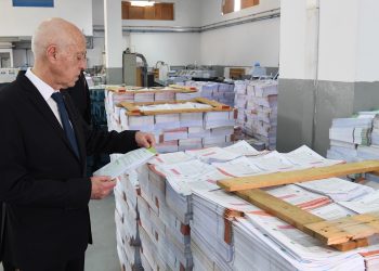 رئيس الجمهورية خلال زيارته للمركز الوطني البيداغوجي: ” الكتب و الكرسات المدعّمة حق وليس منّة من أحد”