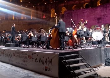 عرض أوركسترا قرطاج السمفوني يُبهر جمهور المسرح الأثري بالجم (صور)