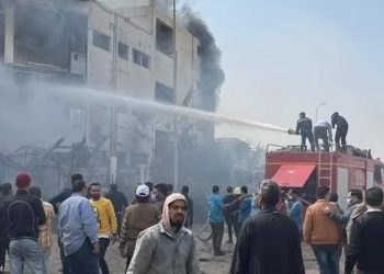 8 قتلى في حريق ضخم بمصنع ملابس في مصر