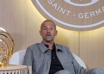 لويس إنريكي يتوج بجائزة أفضل مدرب في العالم 2025