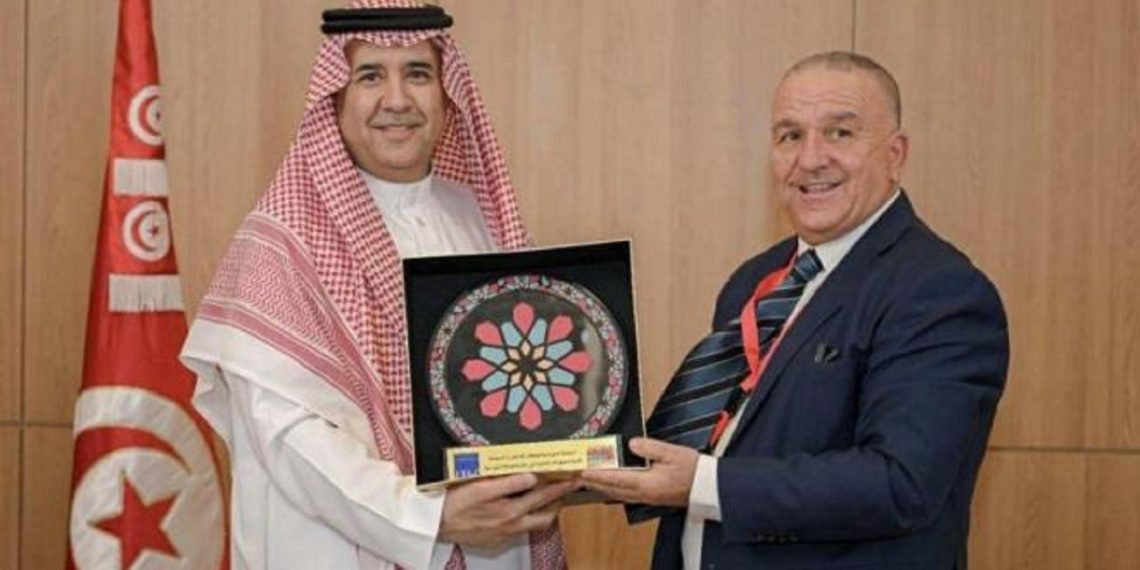 إمضاء مذكرة تفاهم بين جامعة وكالات الأسفار واللجنة الوطنية للعمرة والزيارة بالسعودية