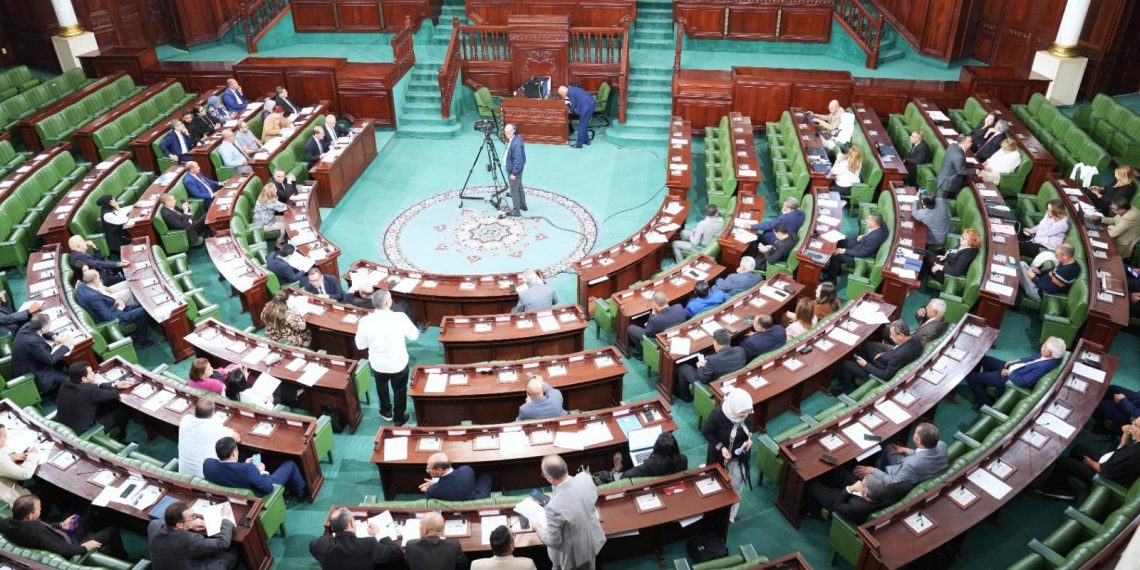الوضع البيئي بقابس: نواب بالبرلمان يطالبون بإقالة وزيرة الصناعة