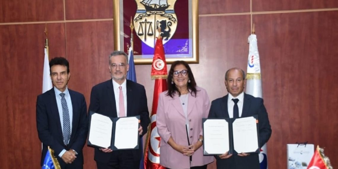 الربط الكهربائي بين تونس وإيطاليا.. توقيع إتفاقية بين الستاغ والبنك الأوروبي للإستثمار