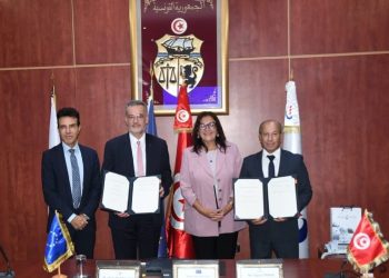 الربط الكهربائي بين تونس وإيطاليا.. توقيع إتفاقية بين الستاغ والبنك الأوروبي للإستثمار