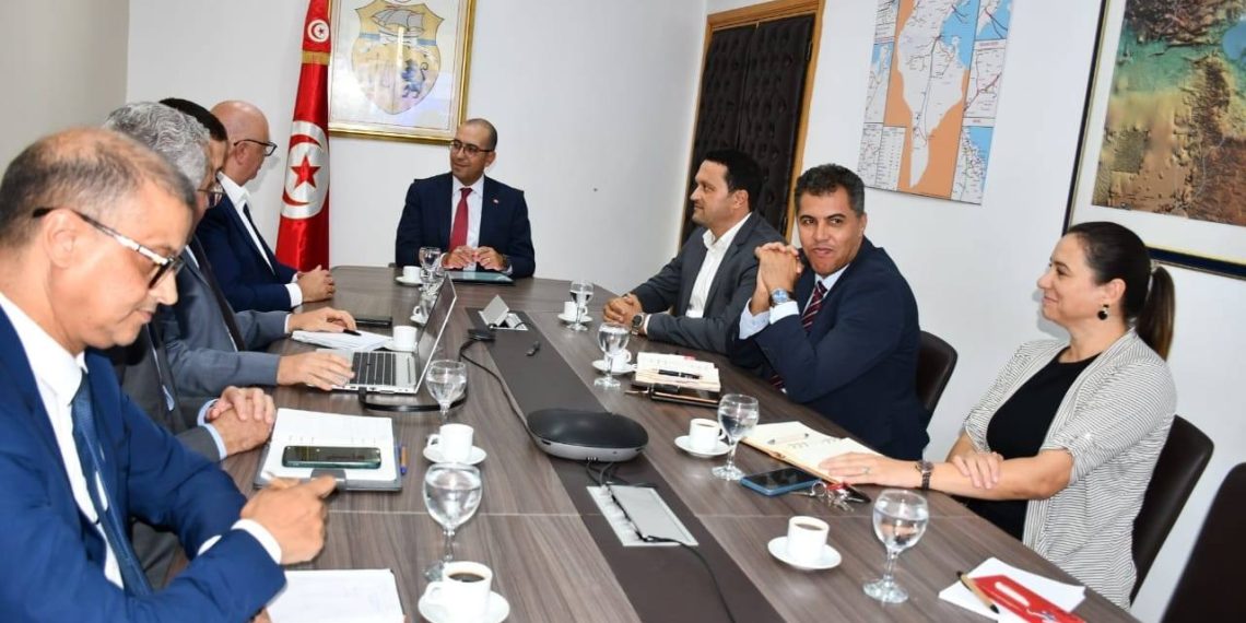 وزارة الصناعة تعمل على استكمال الإطار التشريعي لمجال التنقل الكهربائي