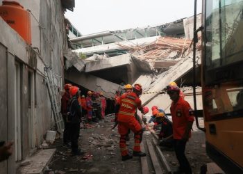 إندونيسيا: حصيلة ضحايا انهيار مدرسة ترتفع إلى 8 قتلى