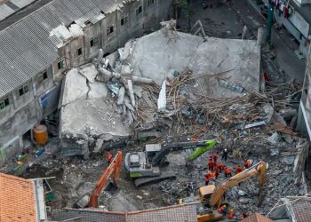 ارتفاع عدد قتلى انهيار مدرسة في إندونيسيا إلى 54