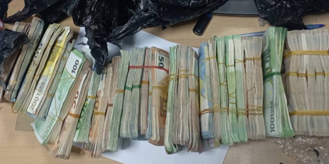 معبر ملولة: احباط محاولة تهريب مبلغ من العملة الأجنبية بقيمة  700 ألف دينار