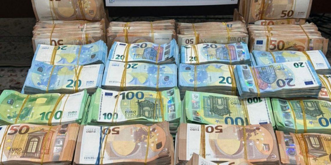 الديوانة: احباط تهريب مبالغ من العملة الاجنبية