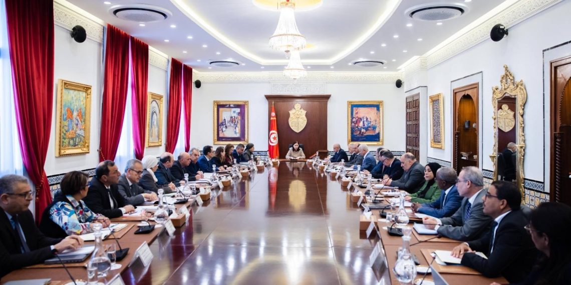 رئاسة الحكومة :”مراجعة منظومة الصفقات العمومية من أولويات الدولة “