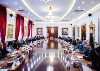 رئاسة الحكومة :”مراجعة منظومة الصفقات العمومية من أولويات الدولة “
