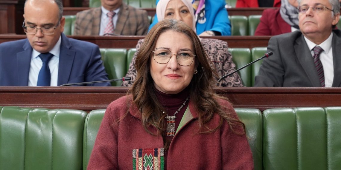 وزيرة المالية: “الفصل المتعلق بتوريد سيّارة مستعملة مكلف لخزينة الدولة”