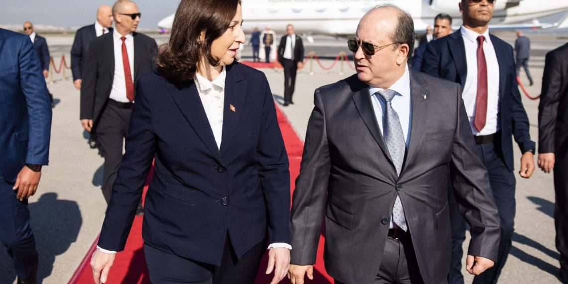 الوزير الأوّل الجزائري يحلّ بتونس