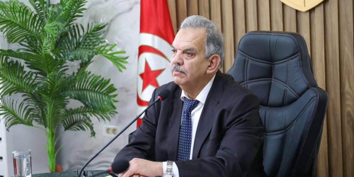 تقدم مشروع إعادة بناء الملعب الأولمبي بالمنزه محور جلسة عمل