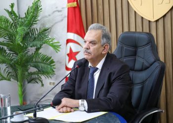 تقدم مشروع إعادة بناء الملعب الأولمبي بالمنزه محور جلسة عمل