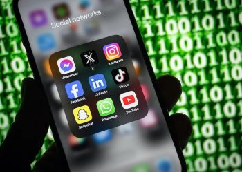 فرنسا: حظر شبكات التواصل الاجتماعي على القاصرين دون 15 عاما