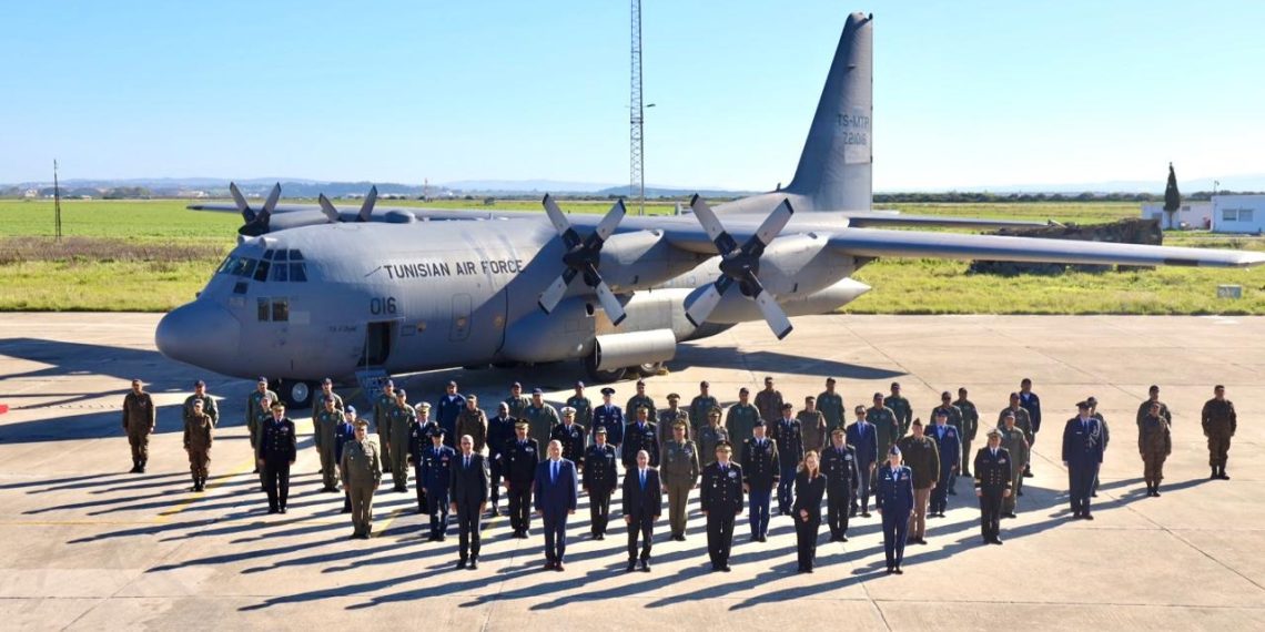 وزارة الدفاع: جيش الطيران يتسلم طائرة نقل عسكرية من نوع “C-130”
