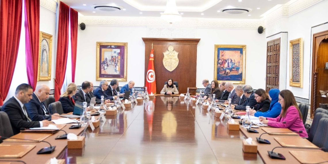 مجلس وزاري مُضيّق ينظر في مشروع تحويل الديون التونسية إلى مشاريع تنموية