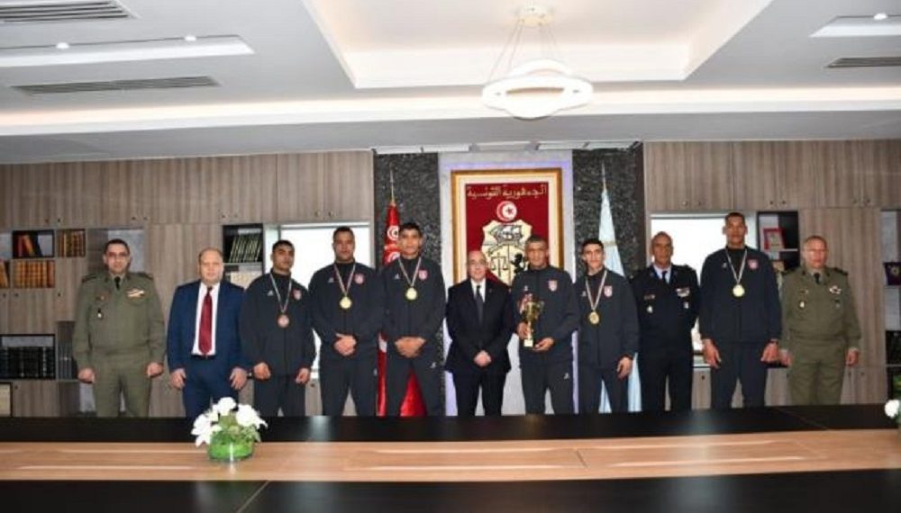وزير الدفاع يكرّم المنتخب العسكري للملاكمة