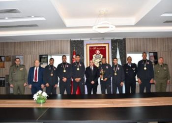 وزير الدفاع يكرّم المنتخب العسكري للملاكمة